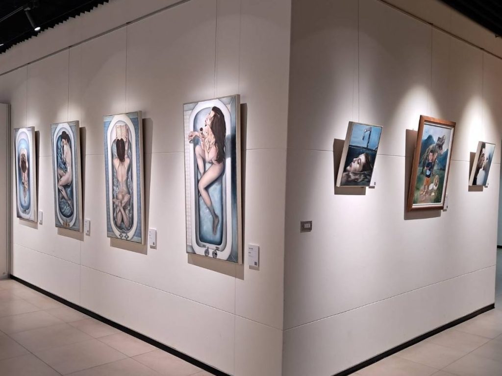 The art exhibition in the image features a series of nudes painted in the style of Salvador Dalí. The painting title is "L...